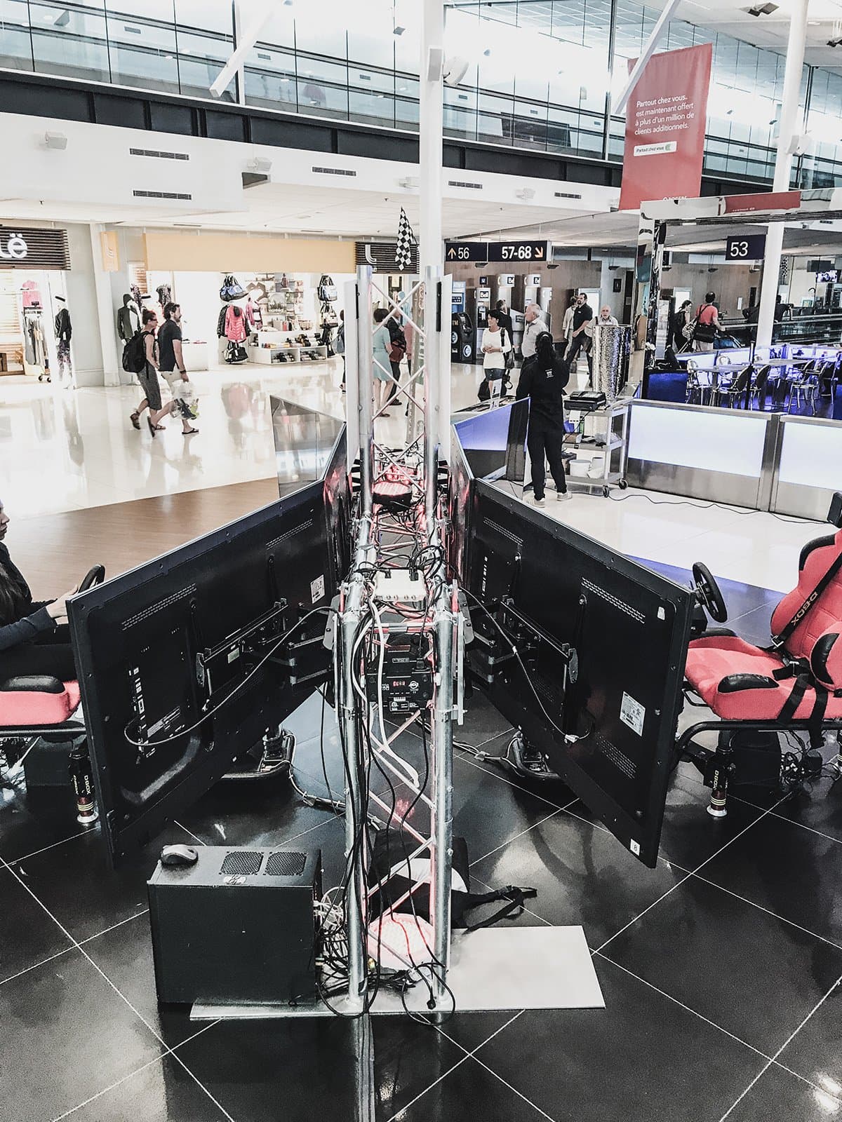 Simulateur de F1 Double Avec Vue Panoramique – Aéroport de Montréal 2