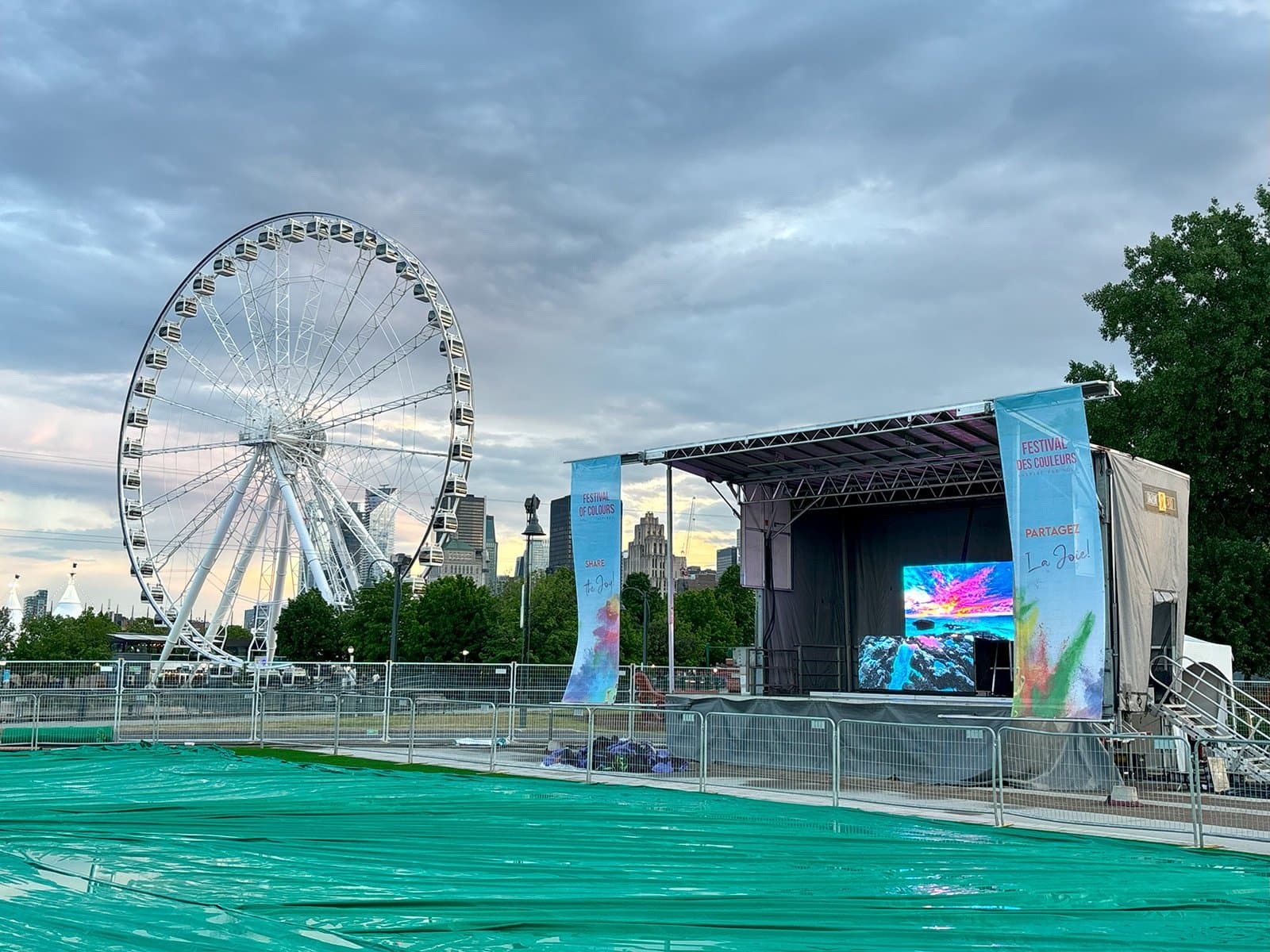 Kiosque de DJ LED – Festival des Couleurs – Montréal 3