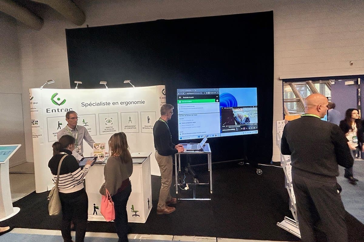 Video Wall Screen and Vertical Touch Kiosk – Entrac 3