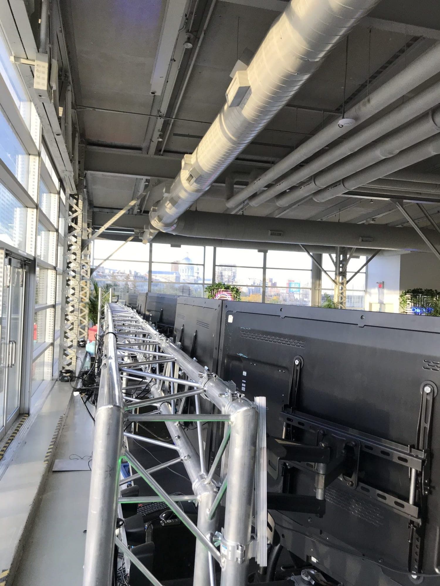 Multi-Screen Flight Simulators in Montreal Old Port 5